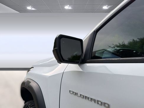 Used 2024 Chevrolet Colorado ZR2 w/ Technology Package AWD/4WD image 25