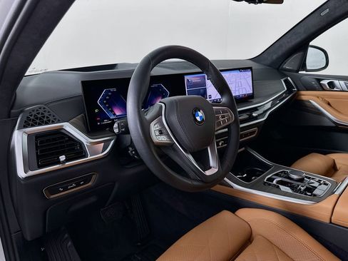 Used 2025 BMW X7 xDrive40i image 9