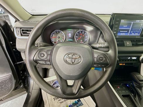 Certified 2022 Toyota RAV4 LE image 9