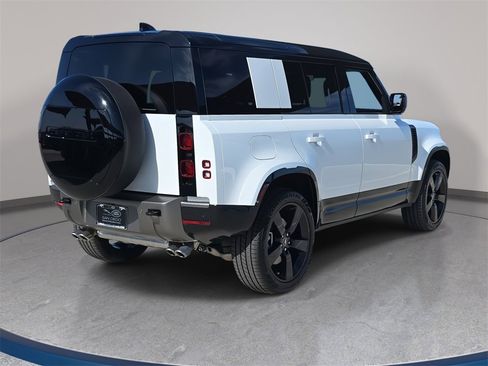 New 2025 Land Rover Defender 110 X-Dynamic SE image 5