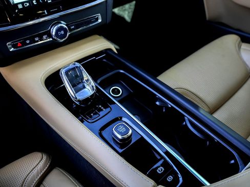 Used 2023 Volvo V90 B6 Cross Country Ultimate image 20