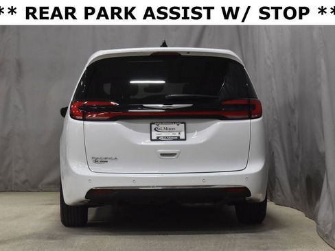 Used 2025 Chrysler Pacifica Select FWD image 5