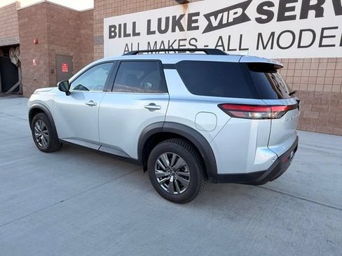Used 2025 Nissan Pathfinder SV FWD image 9