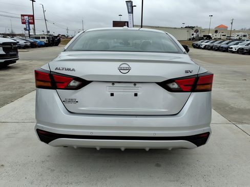 Used 2024 Nissan Altima 2.5 SV FWD image 4