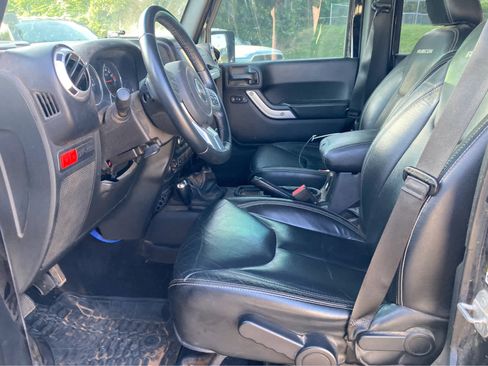 Used 2016 Jeep Wrangler Unlimited Rubicon AWD/4WD image 3