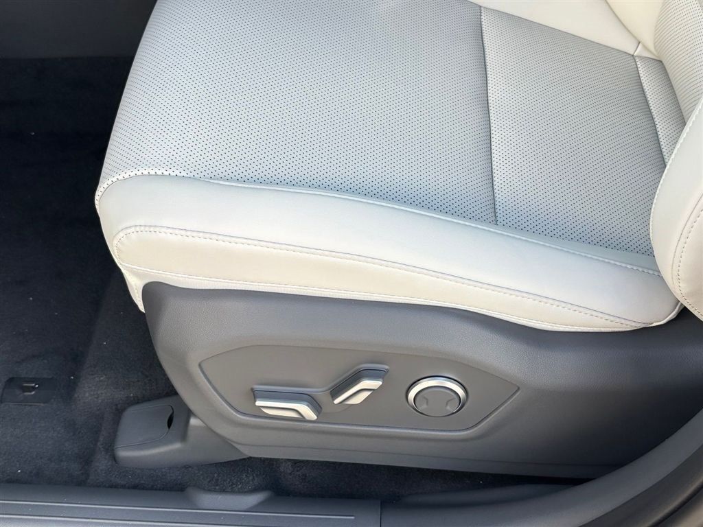 New 2026 Hyundai Santa Fe SEL FWD image 13