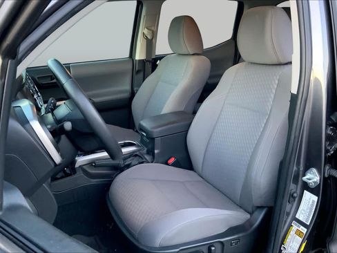 Used 2022 Toyota Tacoma SR5 AWD/4WD image 8