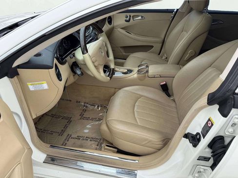Used 2008 Mercedes-Benz CLS 550 w/ P1 Pkg image 10