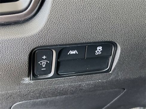 Used 2023 Kia Sorento LX image 16