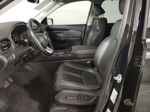 Certified 2023 Honda Pilot Touring image 5