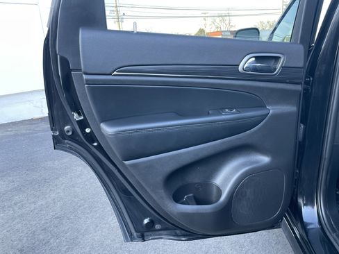 Used 2020 Jeep Grand Cherokee Limited X image 24