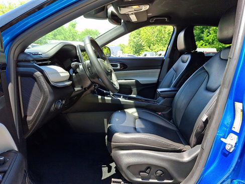 Used 2025 Jeep Compass Limited AWD/4WD image 23