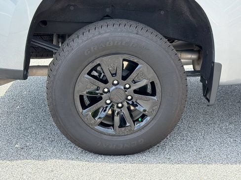 Used 2024 Chevrolet Silverado 1500 LT RWD image 17