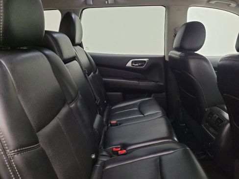 Used 2017 Nissan Pathfinder Platinum AWD/4WD image 19