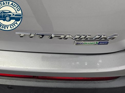 Used 2018 Ford Edge Titanium w/ Equipment Group 302A AWD/4WD image 35