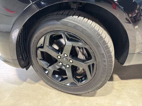 Used 2018 Land Rover Range Rover Sport SE image 2