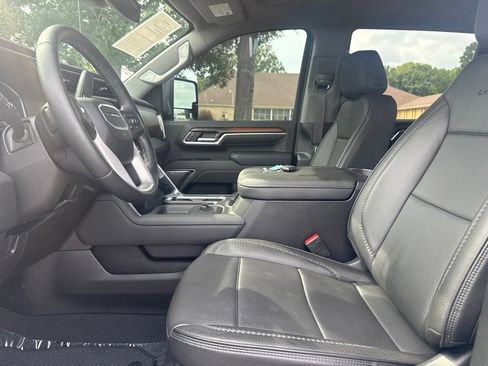 Used 2025 GMC Sierra 2500 Denali AWD/4WD image 9