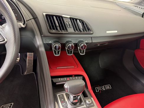 Used 2018 Audi R8 V10 RWD image 19