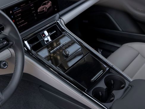 Certified 2025 Porsche Panamera RWD image 38