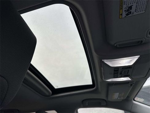 Used 2020 Toyota RAV4 XLE image 18