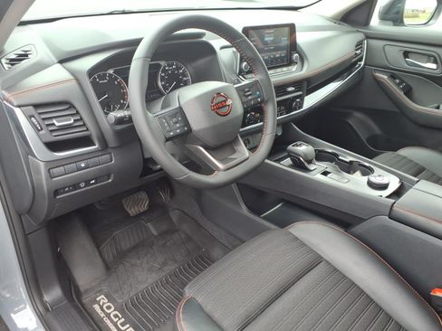 Used 2025 Nissan Rogue SV AWD/4WD image 22
