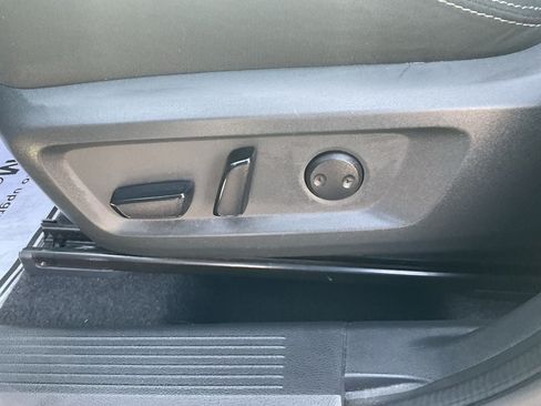 Used 2025 Nissan Rogue SV FWD image 9