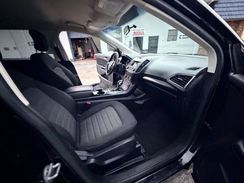 Used 2018 Ford Edge SE image 17