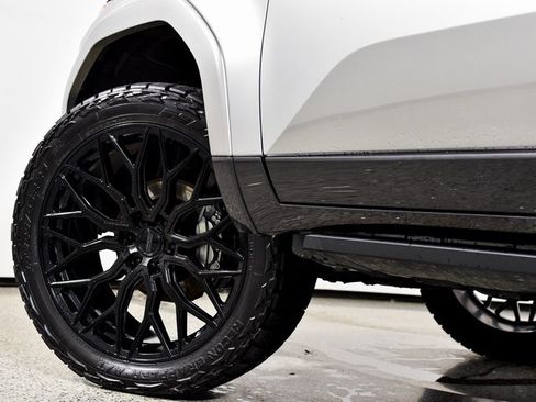 Used 2025 Lexus GX 550 image 17