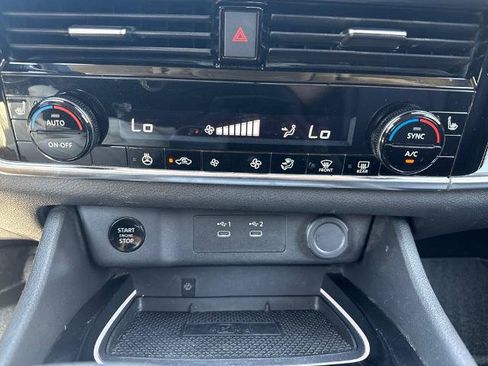 Certified 2024 Nissan Rogue SL AWD/4WD image 17