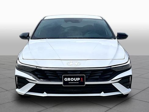 Used 2026 Hyundai Elantra Sport FWD image 4