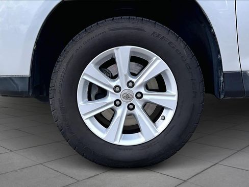 Used 2012 Toyota Highlander FWD image 9