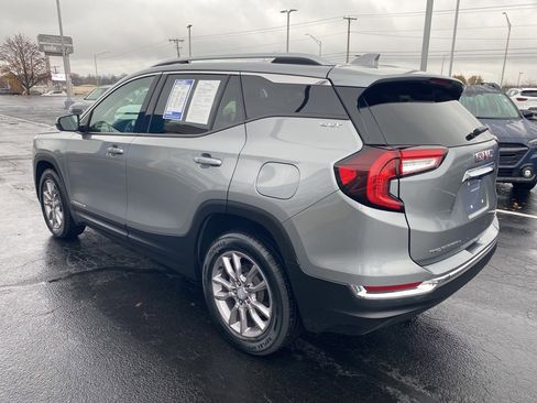 Used 2024 GMC Terrain SLT image 2