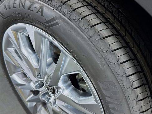 Used 2025 Toyota Highlander Limited image 34