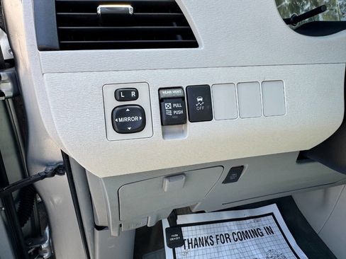 Used 2013 Toyota Sienna XLE FWD image 43
