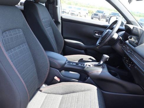 Used 2025 Honda HR-V Sport image 15