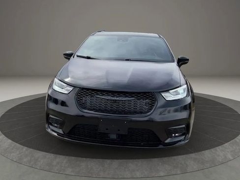 Used 2021 Chrysler Pacifica Limited w/ S Appearance Package AWD/4WD image 3