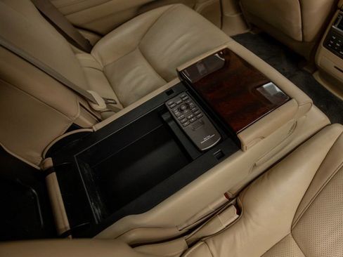 Used 2010 Lexus LX 570 4WD image 29
