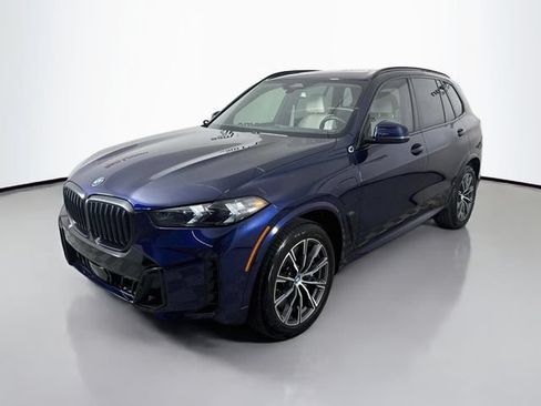Used 2025 BMW X5 xDrive50e w/ M Sport Package AWD/4WD image 3