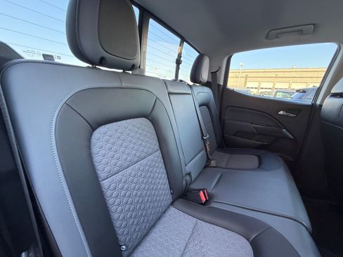 Used 2019 Chevrolet Colorado Z71 AWD/4WD image 18