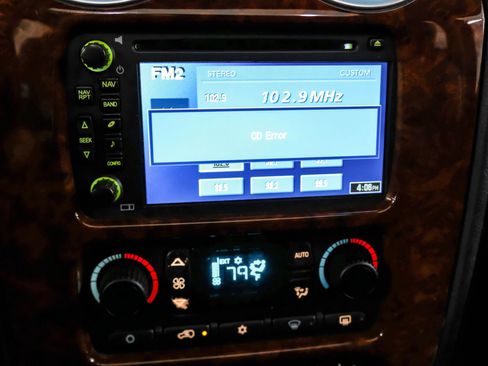 Used 2009 GMC Envoy Denali w/ Sun And 6-Disc Cd Package AWD/4WD image 24