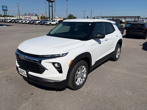 New 2026 Chevrolet TrailBlazer LS w/ LS Convenience Package FWD image 2