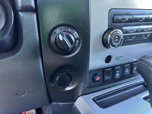 Used 2010 Nissan Titan PRO-4X AWD/4WD image 30