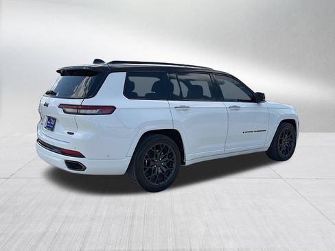 Used 2023 Jeep Grand Cherokee L Summit AWD/4WD image 7