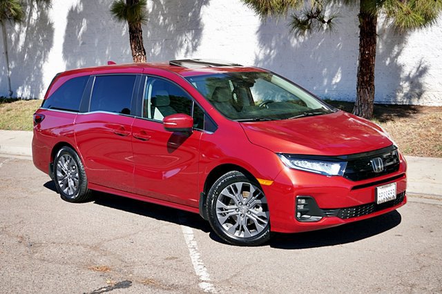 Certified 2025 Honda Odyssey Touring image 1
