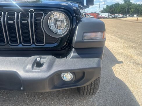 Used 2025 Jeep Wrangler Sport AWD/4WD image 9