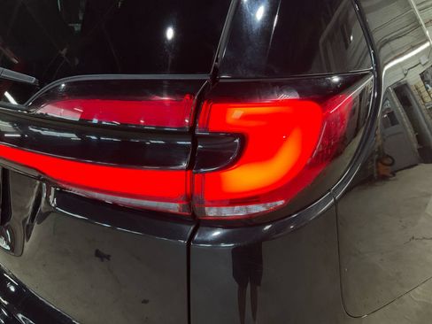 Used 2023 Chrysler Pacifica Touring-L FWD image 33