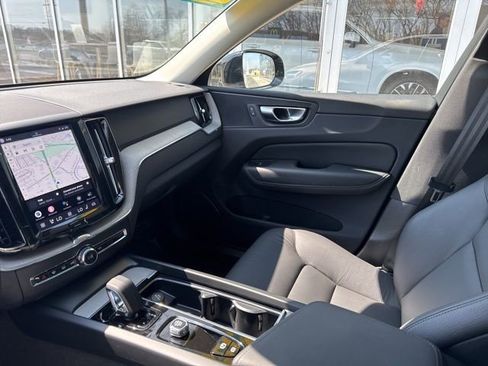 Certified 2025 Volvo XC60 B5 Plus AWD/4WD image 22
