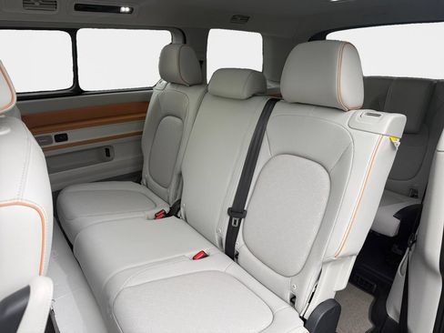 Used 2025 Volkswagen ID. Buzz 1st Edition RWD image 8