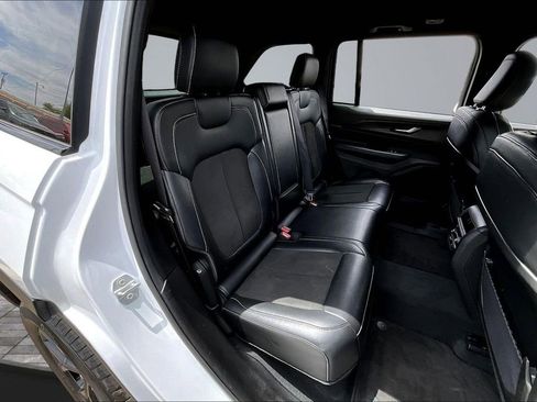 Used 2025 Jeep Grand Cherokee Altitude AWD/4WD image 26