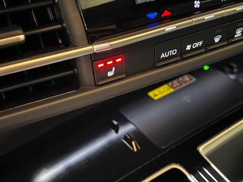 Certified 2025 Toyota Sienna XLE Woodland Edition image 26